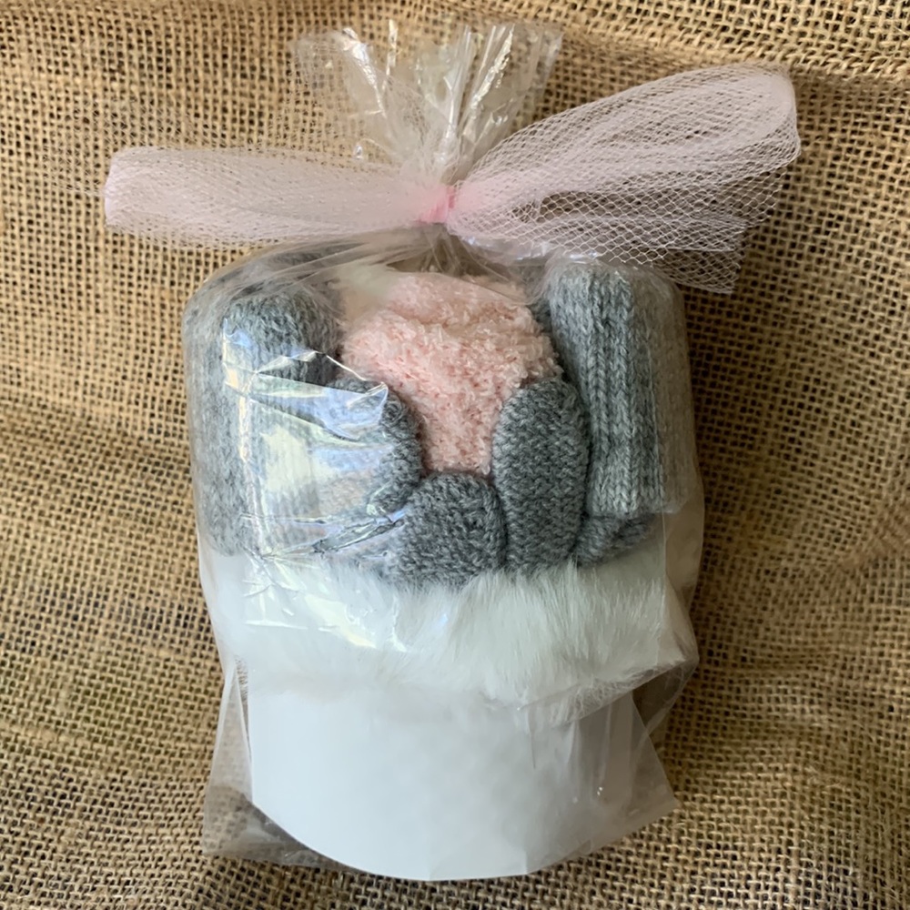 Gift Set - Fuzzy Socks, Gloves & Scrunchie - Picture 5 of 7